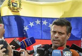 Venezuela: Leopoldo López foge para Colômbia. Líder da oposição ao governo Maduro deixou país em busca de asilo político na Espanha