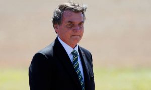 'Não será comprada', diz Bolsonaro sobre vacina chinesa