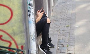 Estudo mostra que 77% das garotas brasileiras já sofreram assédio pelas redes sociais; O Globo