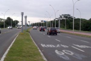 Porto Alegre: Mais 25 controladores de velocidade com leitura de placas entram em operação segunda-feira