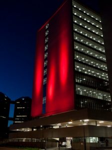 Porto Alegre: Luzes vermelhas em prédios homenageiam doadores de sangue