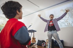 Bob Bopsin ministra aula virtual e gratuita de musicalização para crianças neste sábado, dia 5 de dezembro