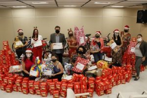 Doações de servidores para Natal Solidário são entregues em Porto Alegre