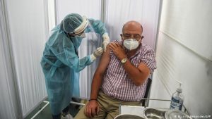 Peru suspende teste com vacina chinesa; Deutsche Welle