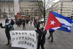 Dezenas de acadêmicos exigem um diálogo nacional em Cuba e o fim da perseguição às vozes dissidentes; El País