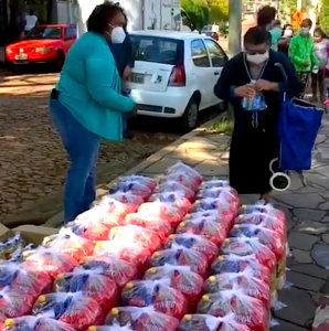 Obras doadas por artistas gaúchos garantem alimentos e Natal a famílias carentes da Vila Jardim; Jornal Já