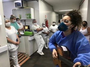 Música leva alento e felicidade para dentro de hospital em São Leopoldo; Jornal do Comércio