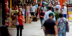 Movimento no comércio de rua e restaurantes segue alto em Porto Alegre; Correio do Povo