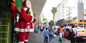 Lojistas de Porto Alegre indicam queda de 25% nas vendas de Natal, mas crescimento no digital; Correio do Povo