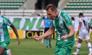 Série B: Juventude bate Ponte Preta em confronto direto ao G-4. Virada por 2 a 1 colocou gaúchos na terceira posição da Série B