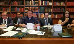 Bolsonaro promete reenviar medida de regularização fundiária