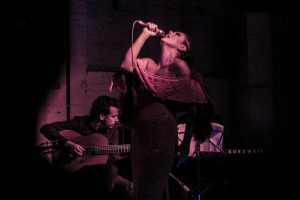 Nani Medeiros e Mathias 7 Cordas misturam música popular brasileira e fado em live musical gratuita na quarta-feira, dia 16 de dezembro