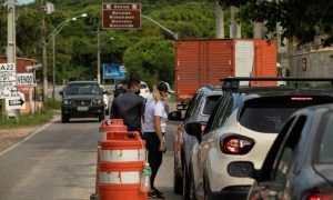 De volta ao lockdown, Búzios tem quase 90% de ocupação em hotéis e festas com ingressos à venda para o réveillon; O Globo