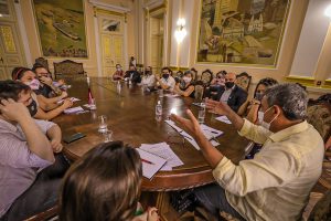 Porto Alegre: Prefeito recebe trabalhadores da rede pública de Educação