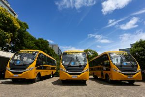 RS: Com investimento de R$ 10 milhões, 46 ônibus são entregues para transporte escolar