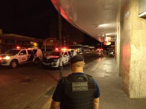 Porto Alegre: Guarda Municipal desfaz aglomerações no Centro e em bairros na madrugada