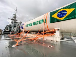 Navio-Patrulha Oceânico “Apa” transporta tanque de oxigênio que atenderá hospitais de Manaus (AM)