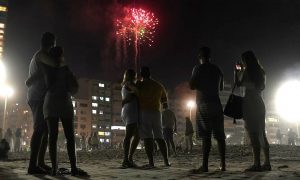 Réveillon da pandemia: virada em Copacabana tem queima de fogos 'customizada'; O Globo