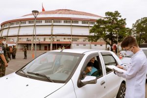 Porto Alegre terá quatro drive-thrus de vacinação contra Covid-19 neste sábado