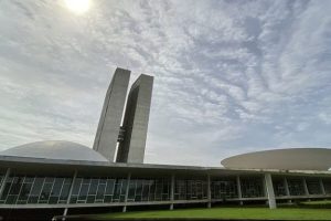 Câmara realiza sessão nesta sexta-feira para decidir sobre prisão do deputado Daniel Silveira