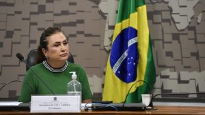 EUA e China não devem deixar Brasil 'de joelhos' por vacina, diz Kátia Abreu; BBC