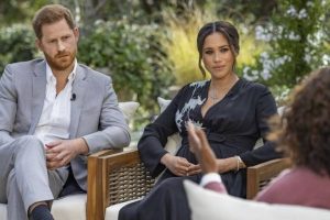 Meghan diz que realeza britânica se preocupou com tom de pele de seu filho com Harry; Folha de São Paulo