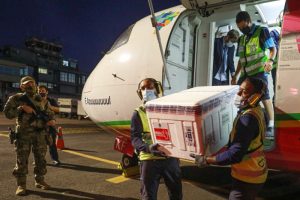 RS: Nova remessa de vacinas contra a Covid-19 chegou ao aeroporto da capital neste sábado, dia 20