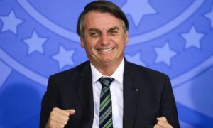 Bolsonaro assina MP para melhoria do ambiente de negócios no Brasil