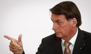 Bolsonaro diz que brasileiros não querem Lula em 2022 e acusa Fachin de ligação com o PT; O Globo