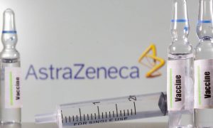 Especialistas apontam cláusulas abusivas em contrato da AstraZeneca com Fiocruz que podem prejudicar calendário de vacinação; O Globo