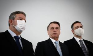 Em reunião com Bolsonaro, Lira e Pacheco vão cobrar ações de controle da pandemia; O Globo