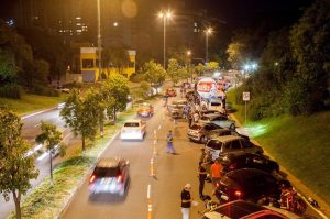 Nova lei de trânsito entra em vigor nesta segunda-feira. Mudanças incluem aumento de validade e do limite de pontos na CNH