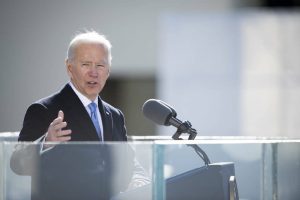 Biden diz que veredito de Chauvin é “passo à frente”, mas muito raro. Policial foi considerado culpado pelo assassinato de George Floyd