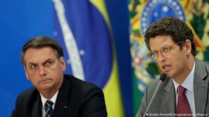 Bolsonaro quebra promessa a líderes internacionais e corta verba para meio ambiente; Deutsche Welle