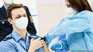 Ministro da Saúde alemão baixa expectativas sobre vacinação em junho; Deutsche Welle