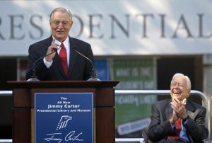 EUA:  Ex-vice-presidente Walter Mondale morre aos 93;  por Thomas Barrabi/FoxNews