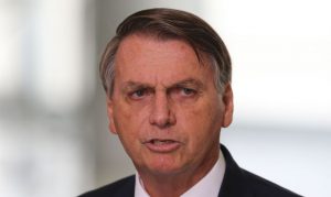 Bolsonaro diz que Saúde vai desobrigar uso de máscaras para vacinados e pessoas que já se contaminaram