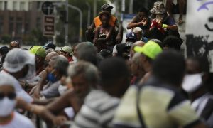 Fome cresce e, pela 1ª vez em 17 anos, mais da metade da população não tem garantia de comida na mesa; O Globo