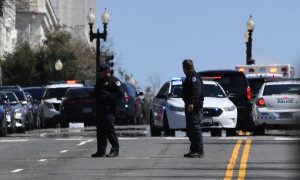 Suspeito é morto após avançar com o carro contra policiais do Congresso dos EUA, em Washington; O Globo