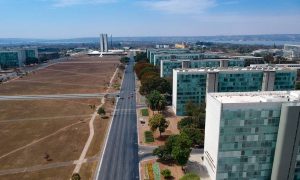 Pente-fino nas despesas dos ministérios tenta liberar espaço para obras no Orçamento; O Globo