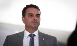 'O governo perdeu o timing nas indicações para a CPI', afirma Flávio Bolsonaro; O Globo