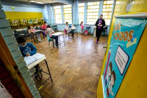 Porto Alegre: Alunos do 6º ao 9º anos retomam aulas presenciais nesta segunda-feira