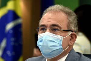 Governo inicia distribuição de vacinas da Pfizer e diz estar perto de acordo para mais 100 milhões de doses