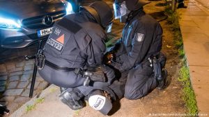 Festas ilegais geram tumultos na Alemanha; Deutsche Welle