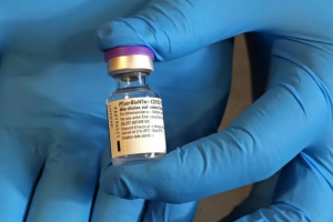 Jovem italiana recebe seis doses de vacina contra covid-19 por engano; O Estado de São Paulo