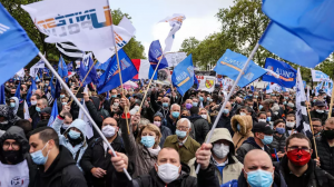 Com apoio de Marine Le Pen, policiais franceses protestam em frente ao Parlamento; RFI