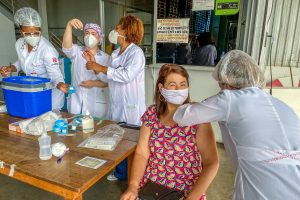 Covid-19: unidade móvel leva vacinação à comunidade da Restinga neste domingo