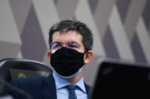 Randolfe diz não acreditar que Pazuello consiga habeas corpus para ir à CPI