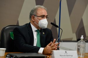 Ministro admite que governo não contratou quantidade de vacinas anunciada