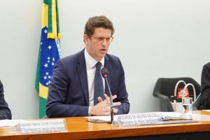 Ricardo Salles refuta imagem do Brasil como “pária ambiental” e vê avanços em acordo com EUA